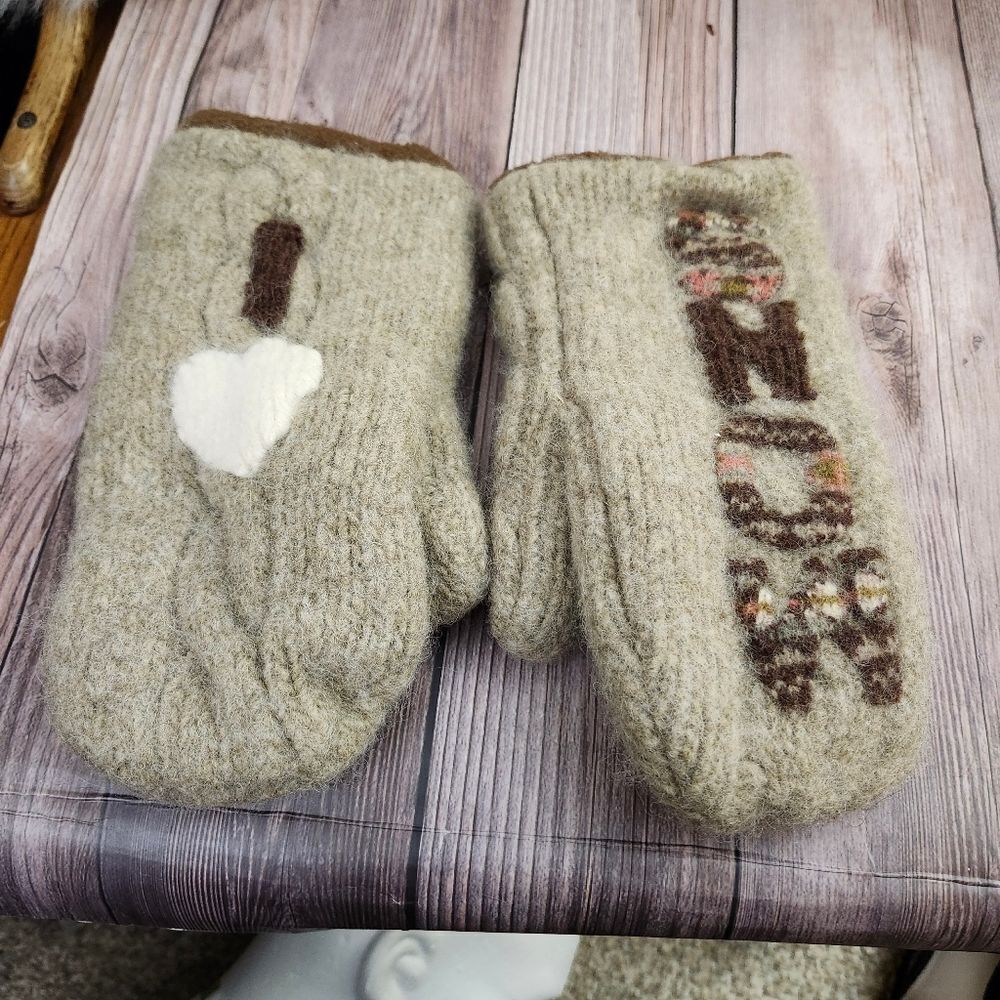 Wool felted hand crafted i love snow mittens Sz M/L - Picture 3 of 7
